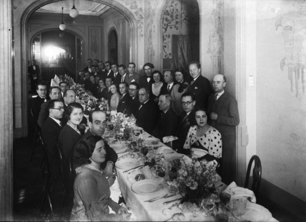 1933. Banquet ofert pel Consell Directiu de RAC al personal amb motiu dels nous locals. Fons Brangulí /Arxiu Nacional de Catalunya