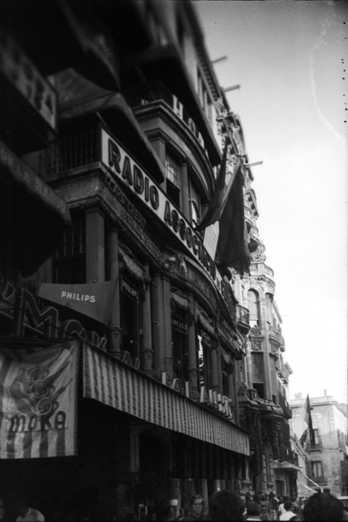 1933. La seu de Ràdio Associació de Catalunya a la Rambla dels Estudis. Fons Brangulí /Arxiu Nacional de Catalunya