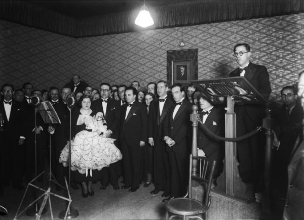 1933. Inauguració dels nous locals de RAC amb la soprano Maria Espinalt. Fons Brangulí /Arxiu Nacional de Catalunya