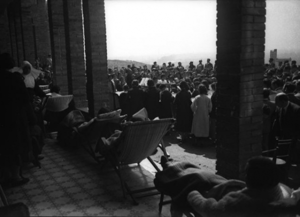 Anys 30. Concert amb els malalts en la campanya pro tuberculosos pobres de RAC. Fons Brangulí /Arxiu Nacional de Catalunya